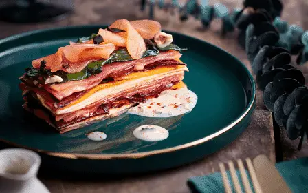 millefeuille de saumon fumé aux légumes anciens et crème truffée millefeuille de saumon fumé aux légumes anciens et crème truffée