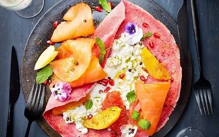 crêpes roses à la betterave & saumon fumé crêpes roses à la betterave & saumon fumé